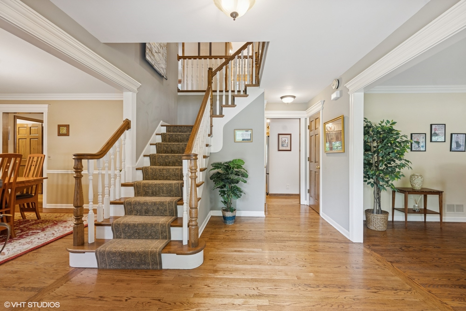 1S520 Swan Lake Court, Wheaton, IL 60189