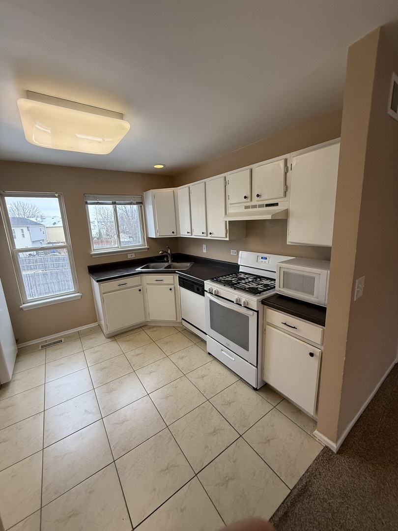 599 N Emerson Lane, Hainesville, IL 60030
