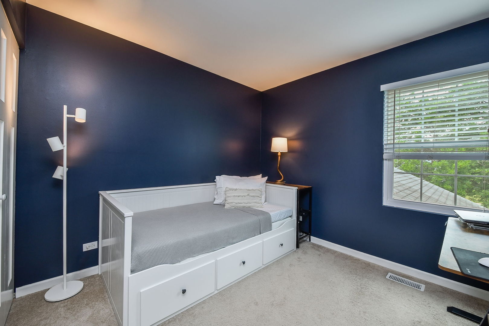 1420 Westglen Drive, Naperville, IL 60565