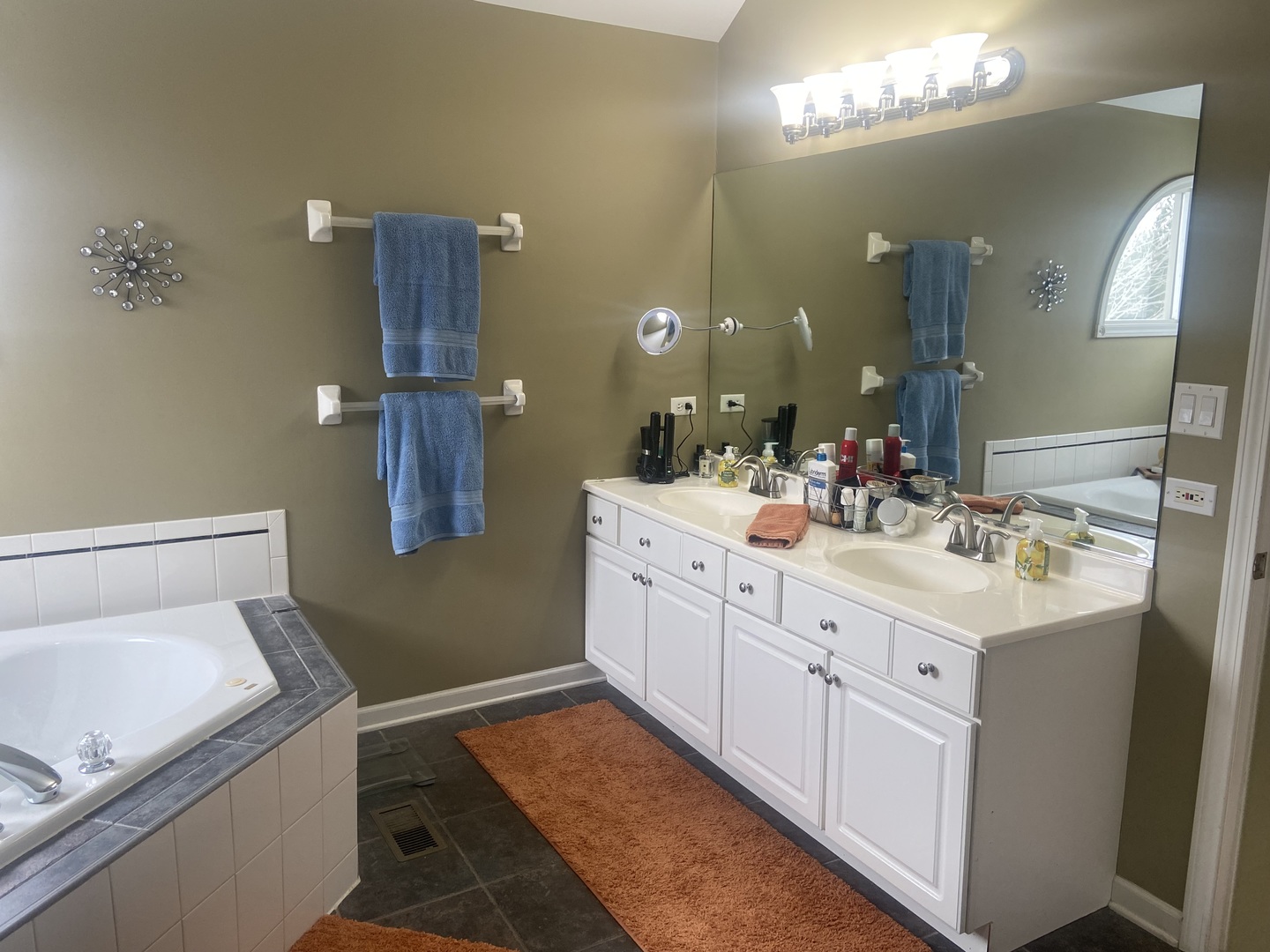 720 Kendridge Court, Aurora, IL 60502