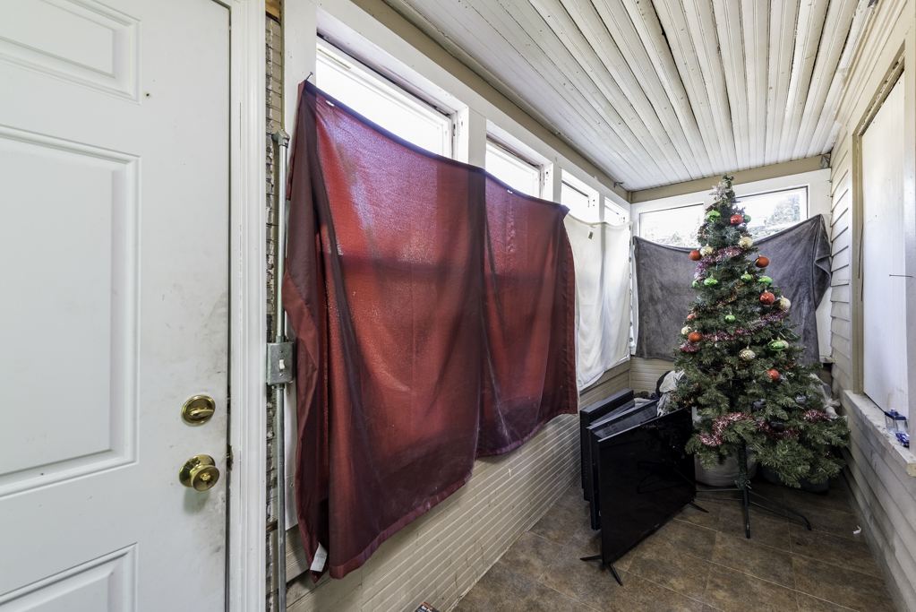 434 S Jackson Street, Waukegan, IL 60085