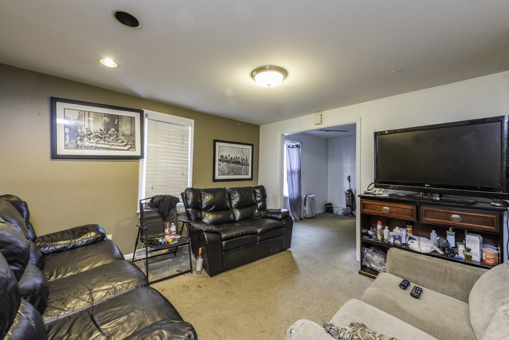 434 S Jackson Street, Waukegan, IL 60085