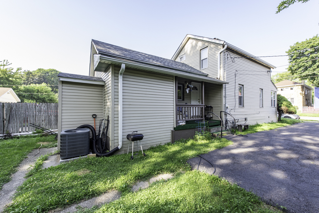 434 S Jackson Street, Waukegan, IL 60085