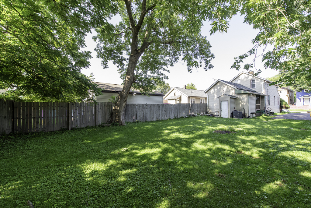 434 S Jackson Street, Waukegan, IL 60085