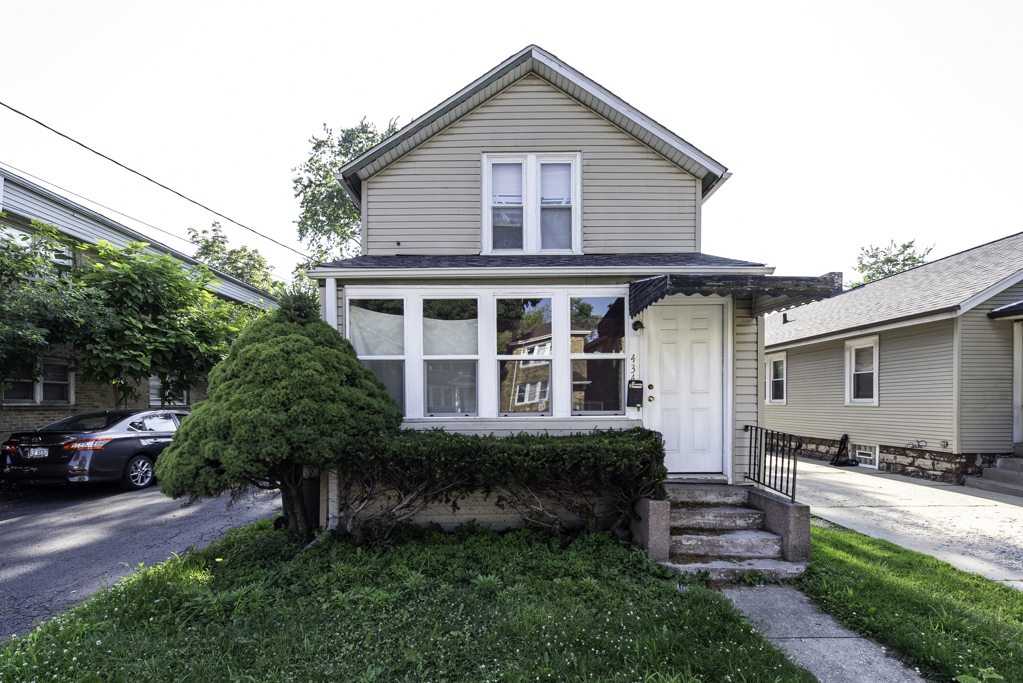 434 S Jackson Street, Waukegan, IL 60085