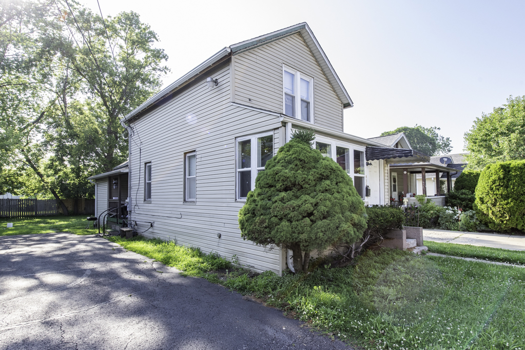 434 S Jackson Street, Waukegan, IL 60085