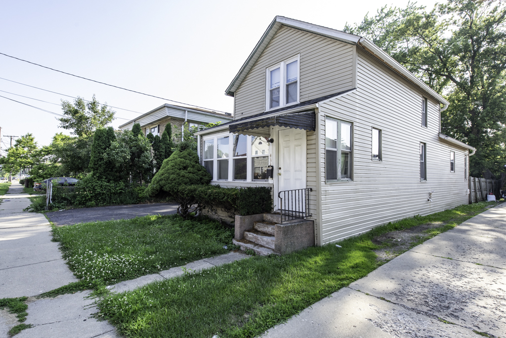 434 S Jackson Street, Waukegan, IL 60085