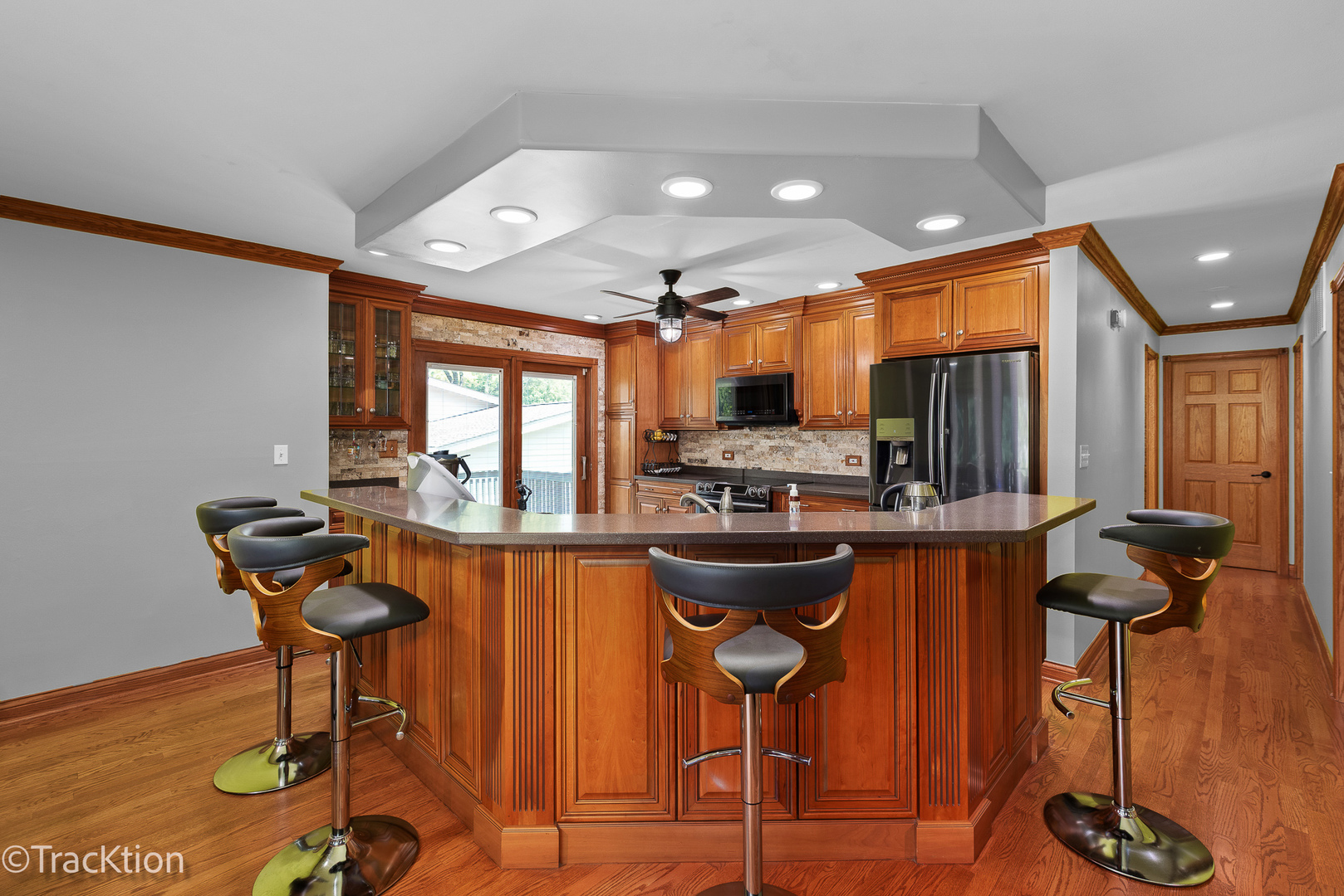 7004 Roberts Drive, Woodridge, IL 60517