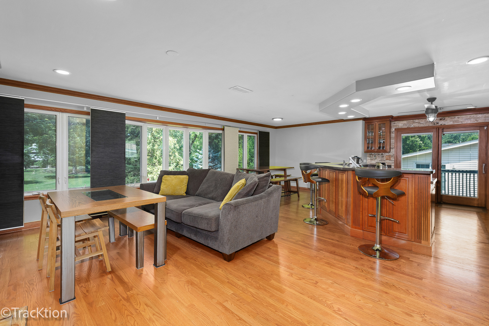 7004 Roberts Drive, Woodridge, IL 60517