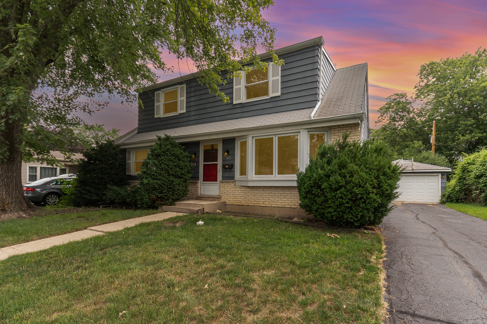 315 Cherrywood Road, Buffalo Grove, IL 60089