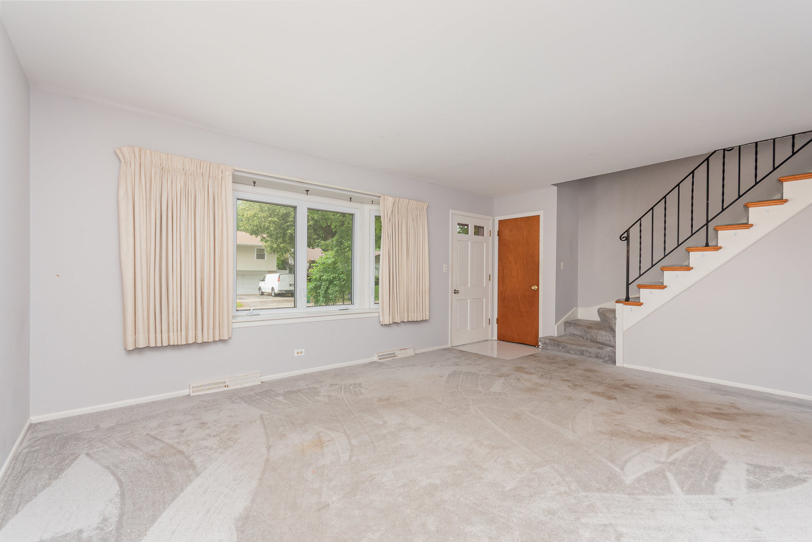 315 Cherrywood Road, Buffalo Grove, IL 60089
