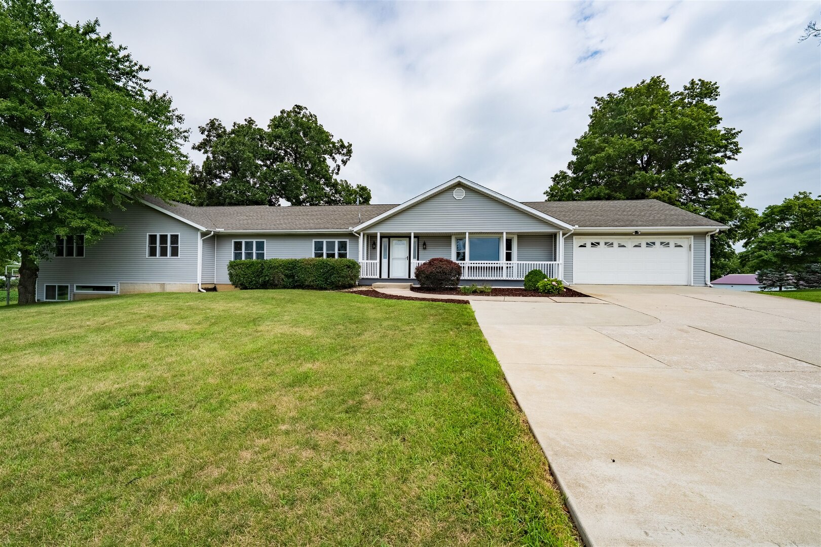 15054 E 2500 North Road, Hudson, IL 61748