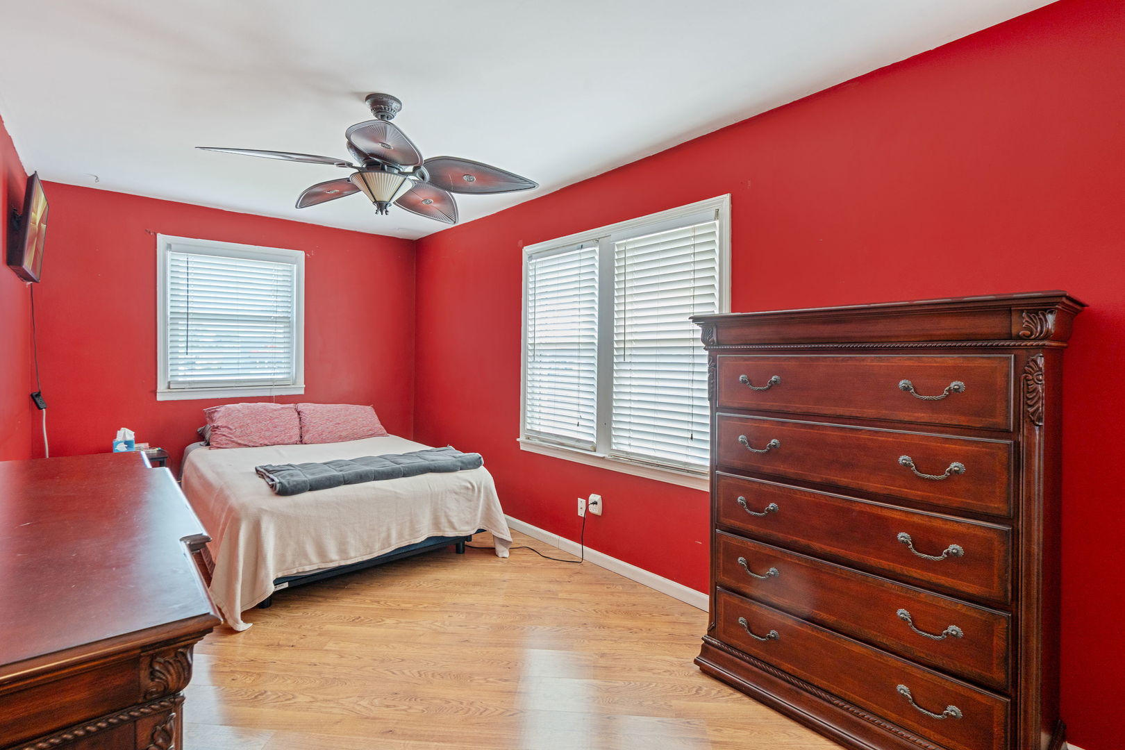 5740 W 87th Place, Oak Lawn, IL 60453