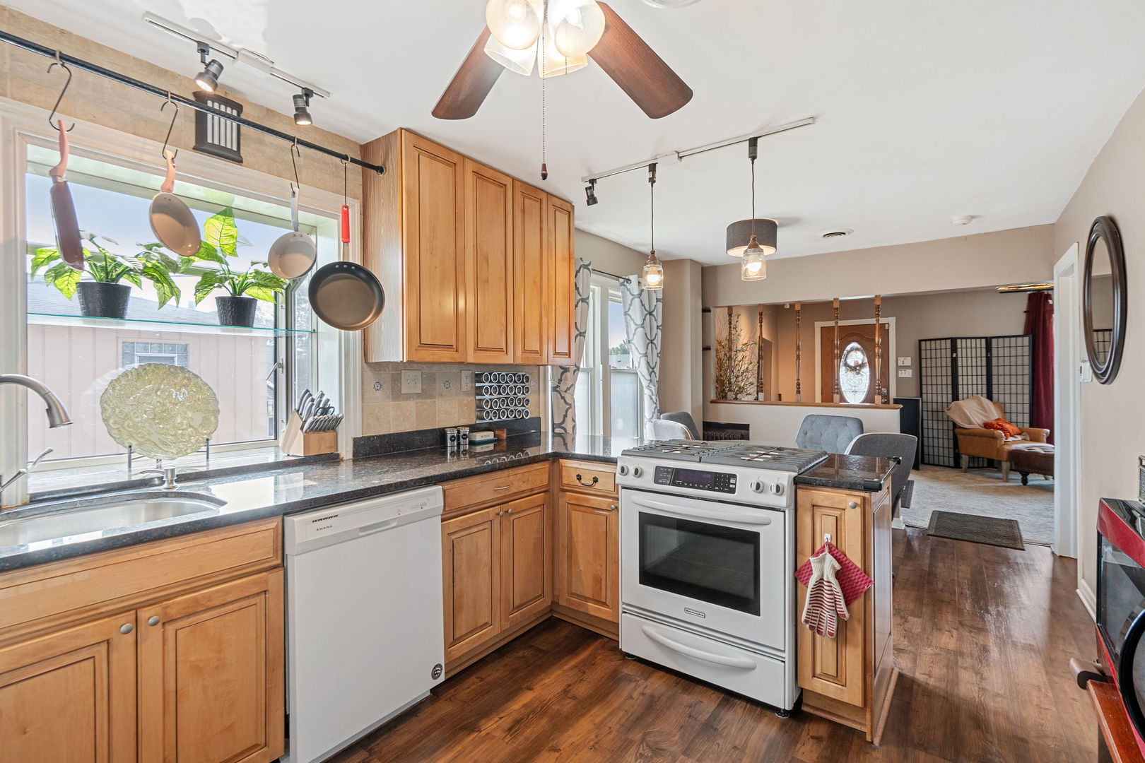 5740 W 87th Place, Oak Lawn, IL 60453