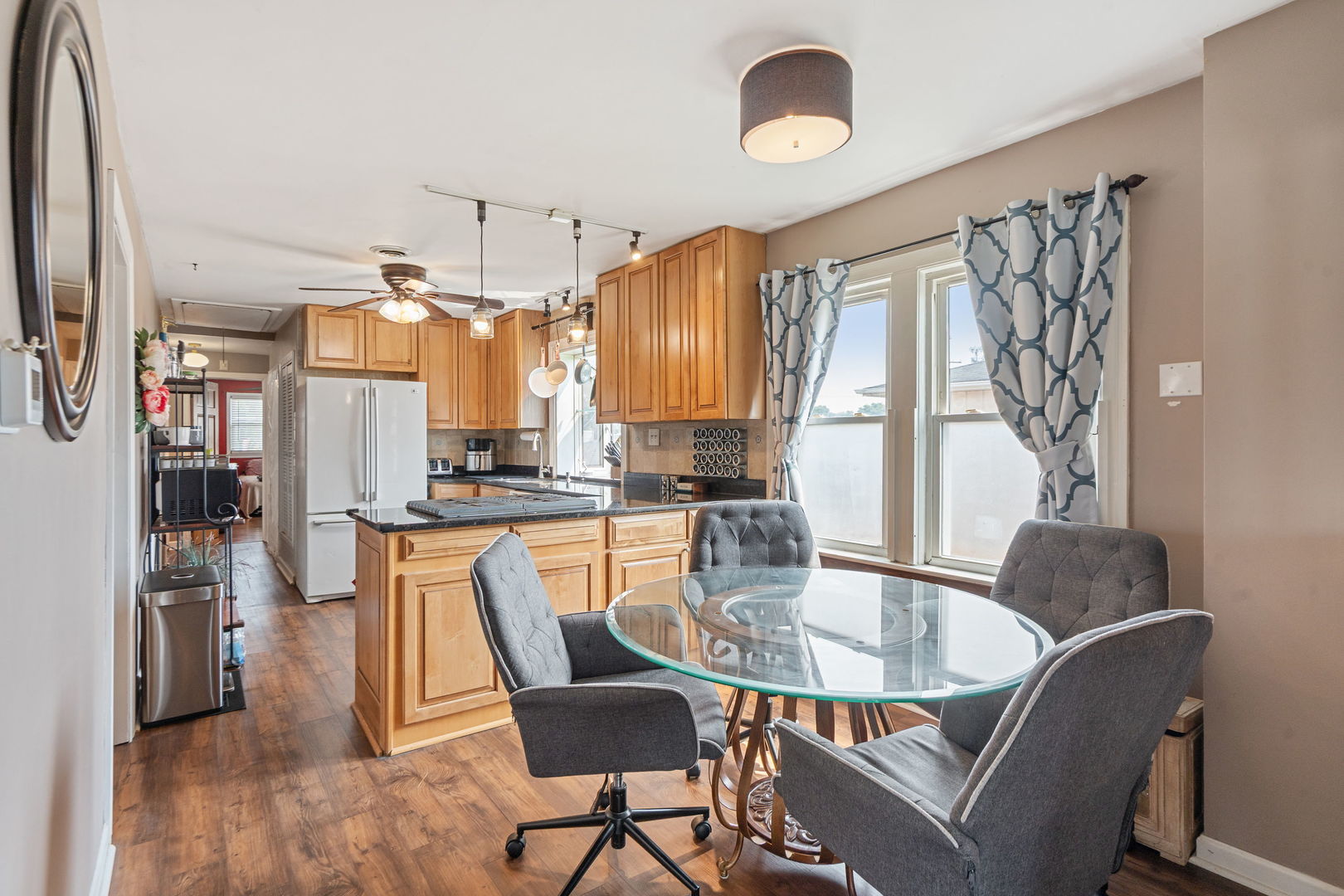 5740 W 87th Place, Oak Lawn, IL 60453