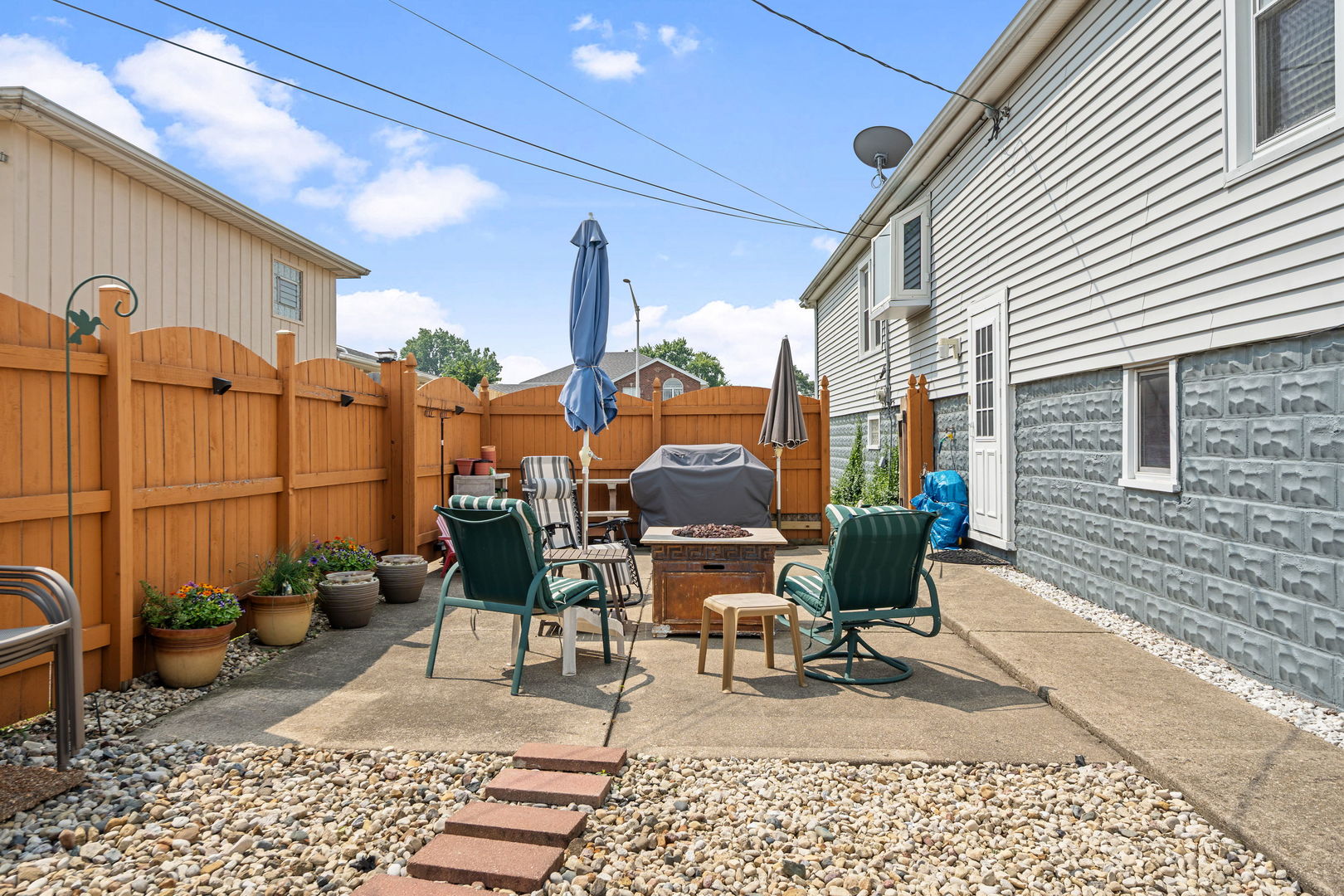 5740 W 87th Place, Oak Lawn, IL 60453