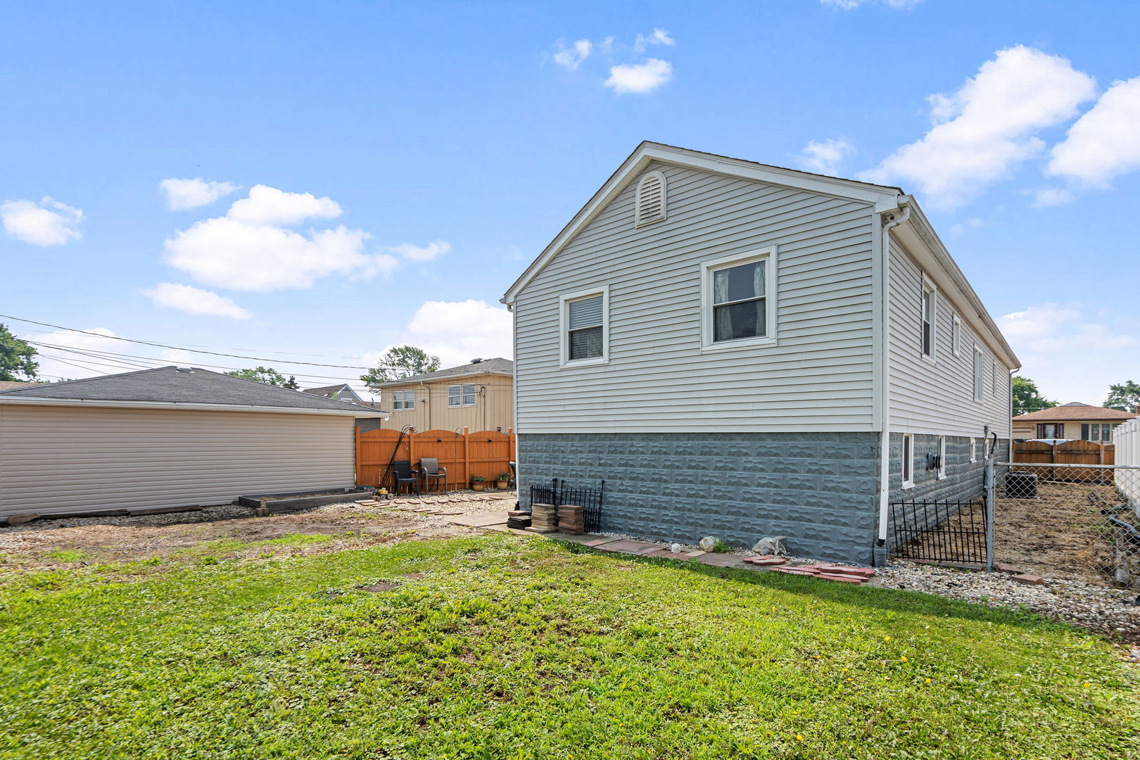 5740 W 87th Place, Oak Lawn, IL 60453