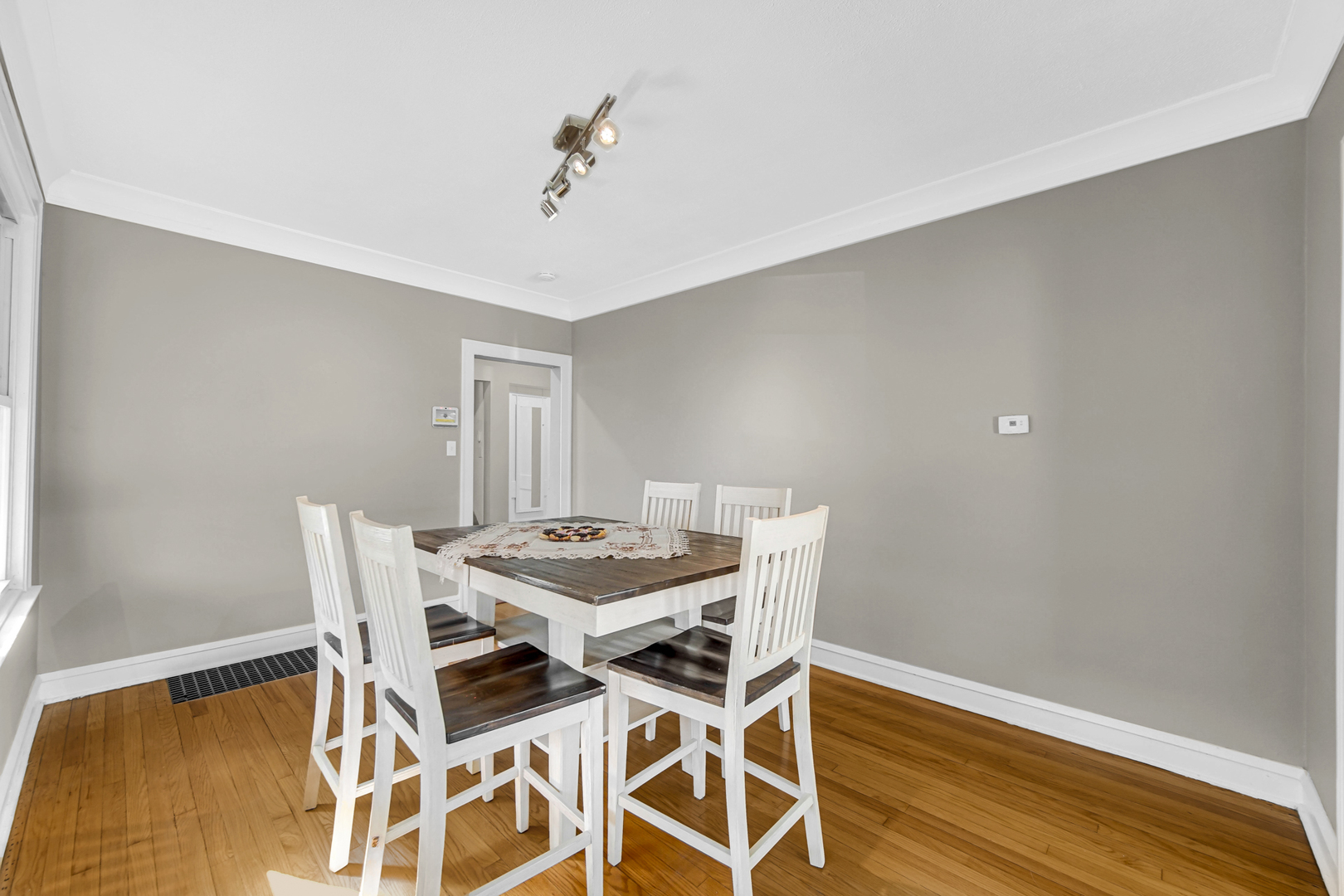 8940 S Emerald Avenue, Chicago, IL 60620