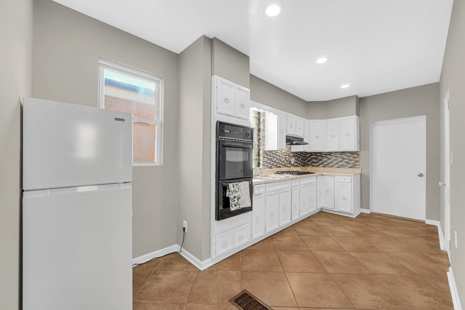 8940 S Emerald Avenue, Chicago, IL 60620