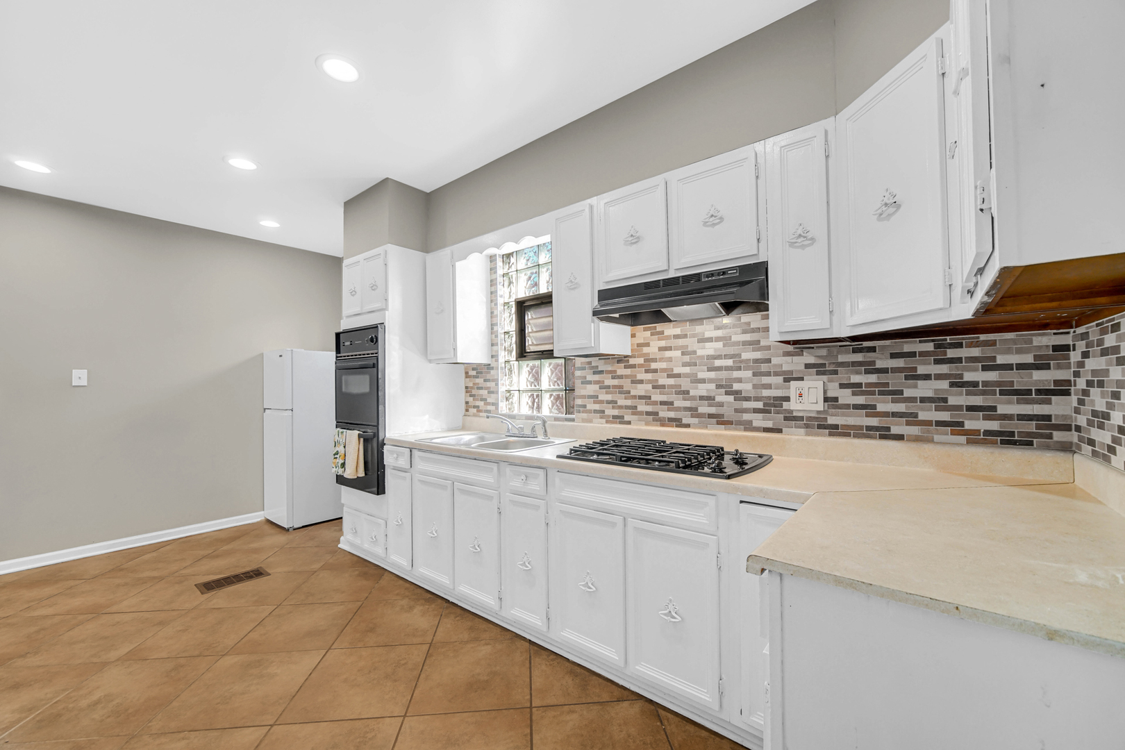 8940 S Emerald Avenue, Chicago, IL 60620