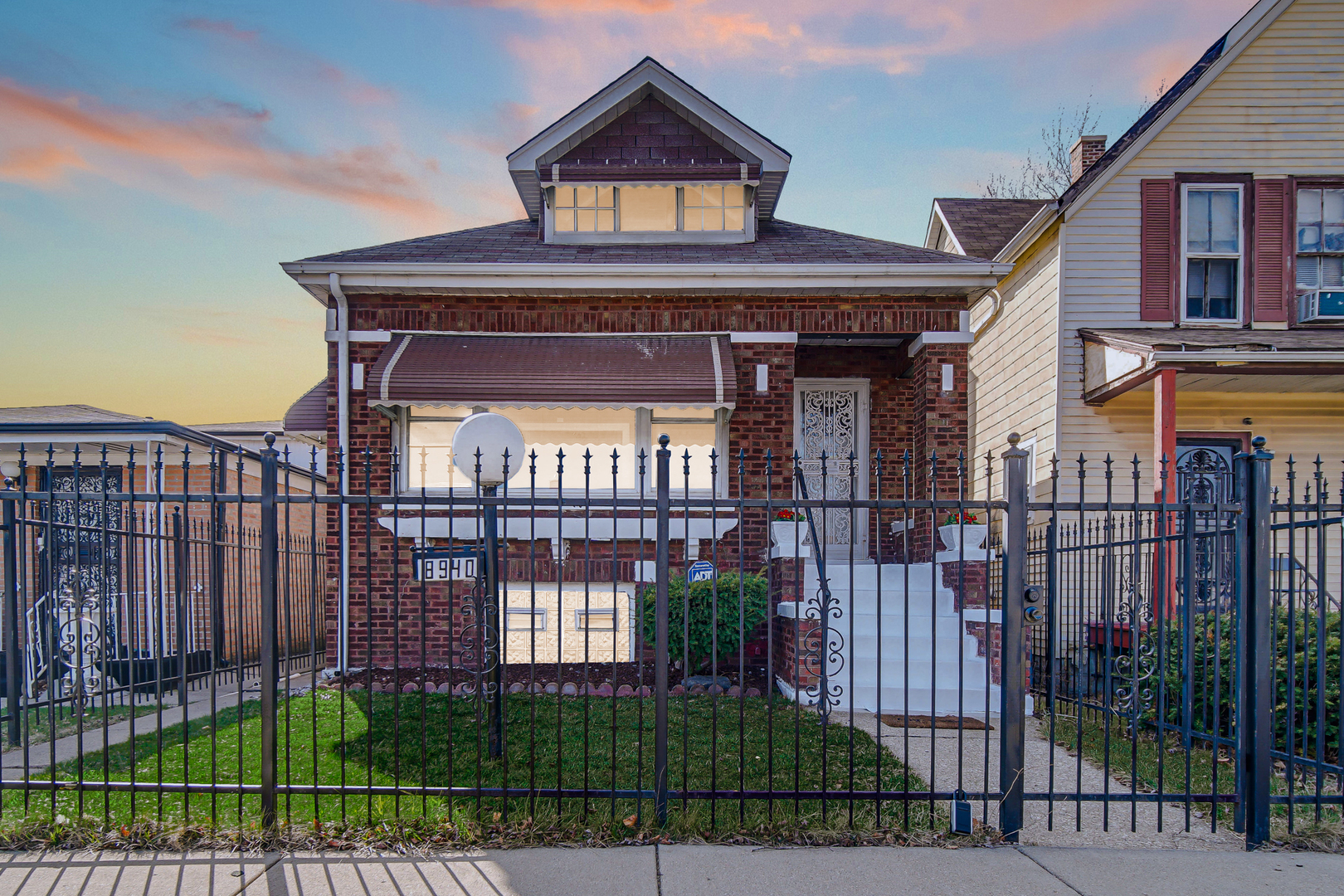8940 S Emerald Avenue, Chicago, IL 60620