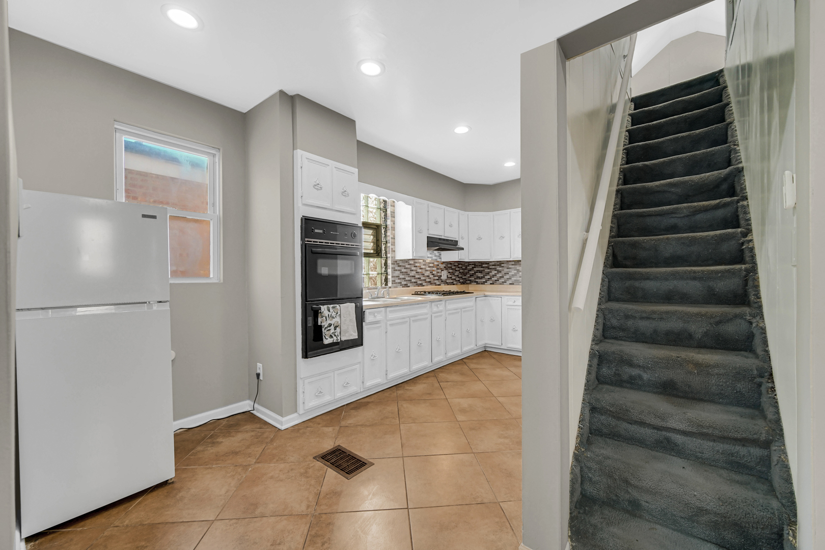 8940 S Emerald Avenue, Chicago, IL 60620