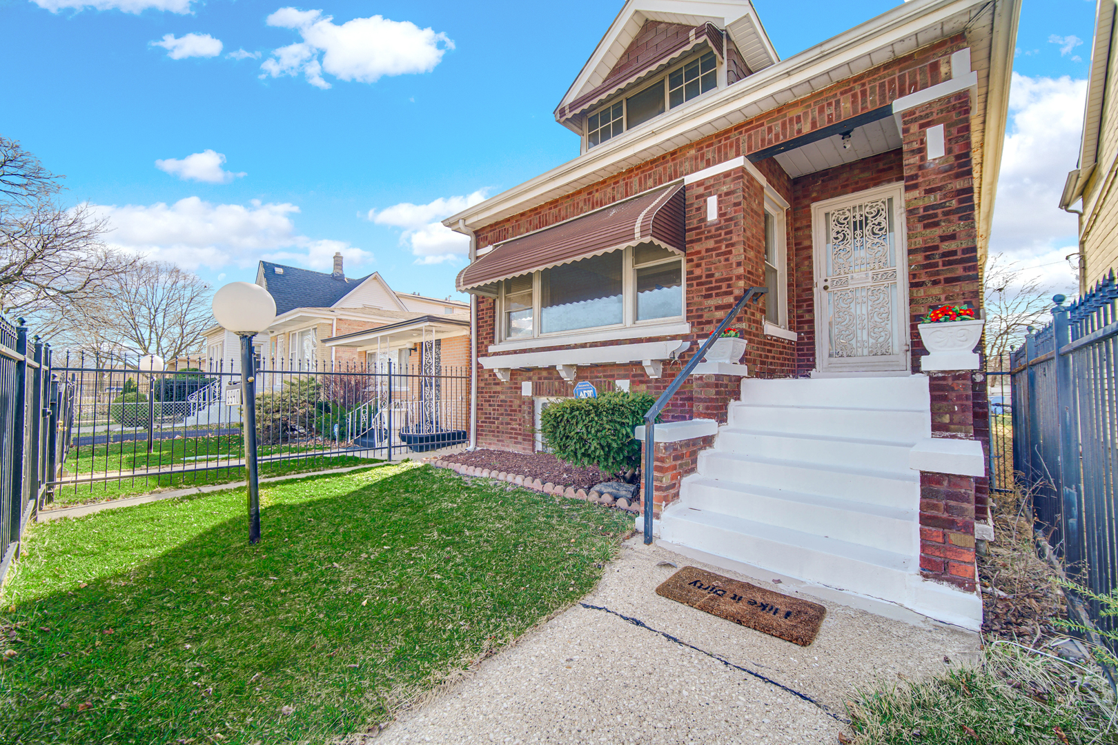 8940 S Emerald Avenue, Chicago, IL 60620