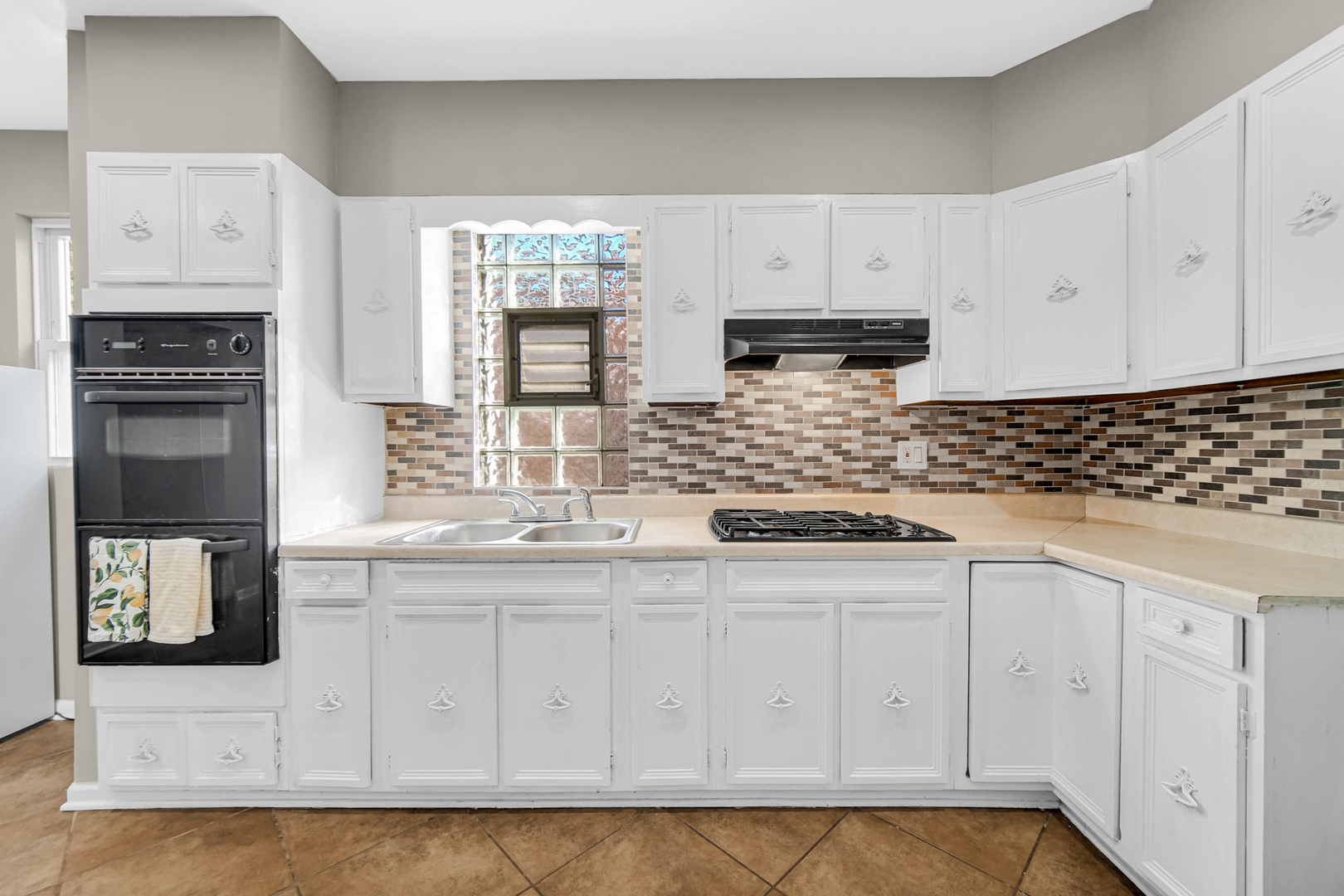 8940 S Emerald Avenue, Chicago, IL 60620