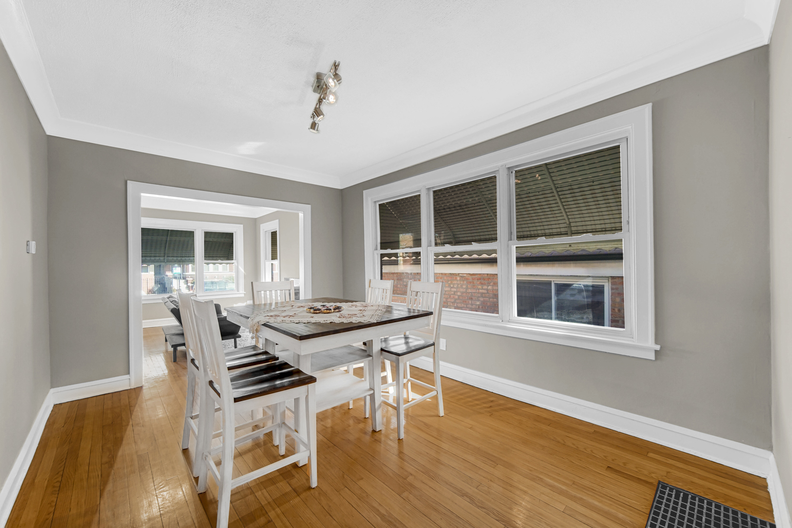 8940 S Emerald Avenue, Chicago, IL 60620