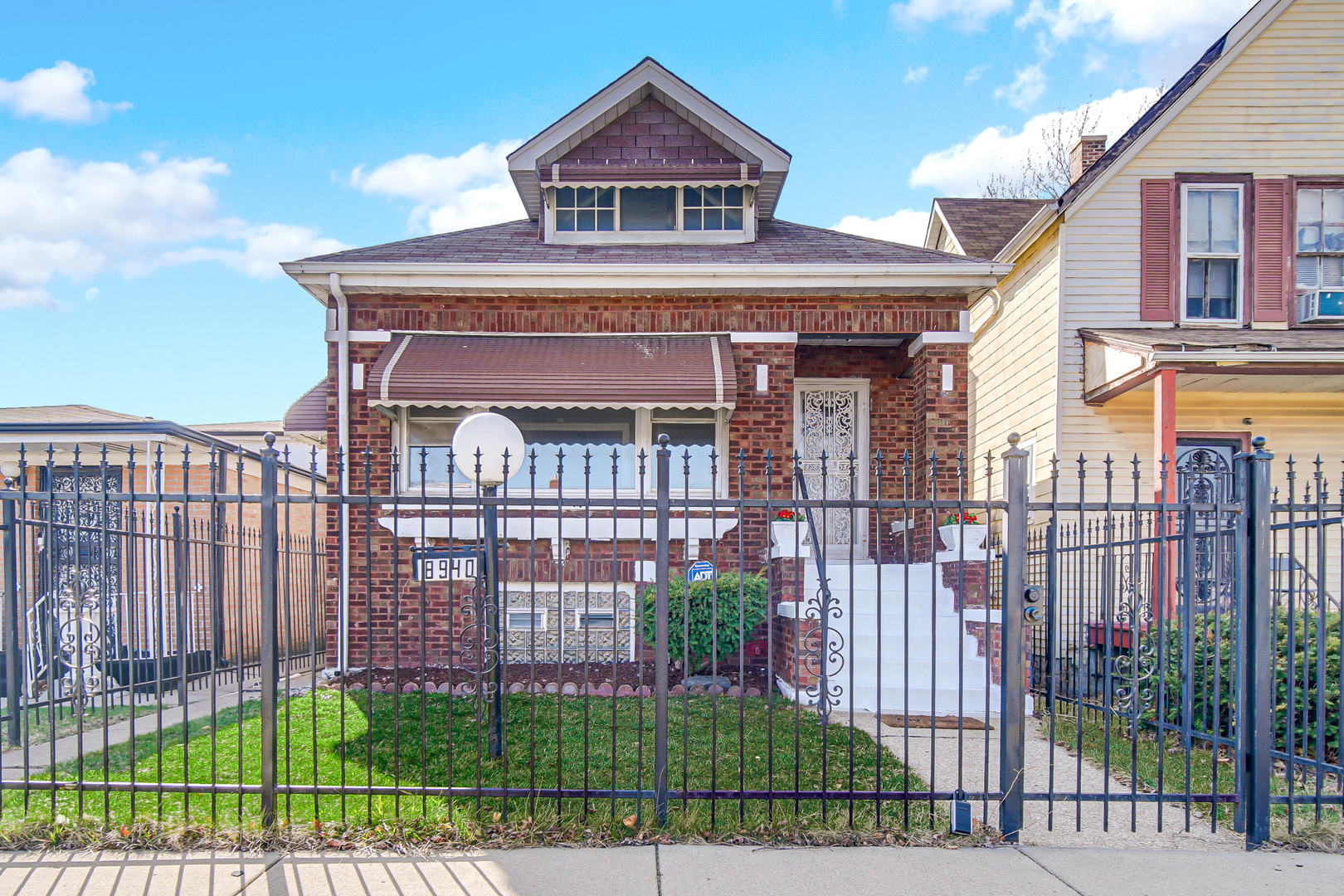 8940 S Emerald Avenue, Chicago, IL 60620