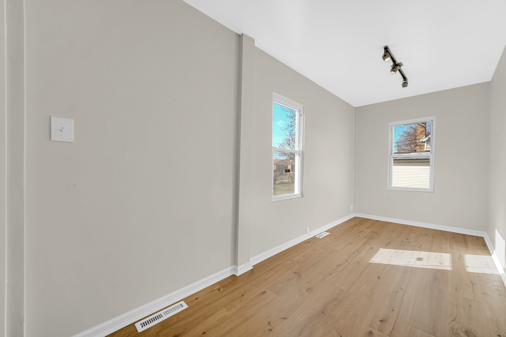 8940 S Emerald Avenue, Chicago, IL 60620