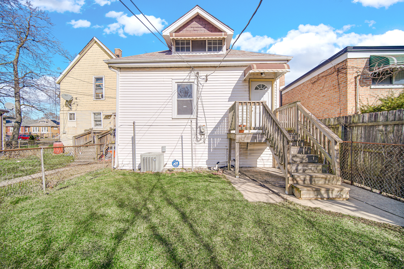 8940 S Emerald Avenue, Chicago, IL 60620