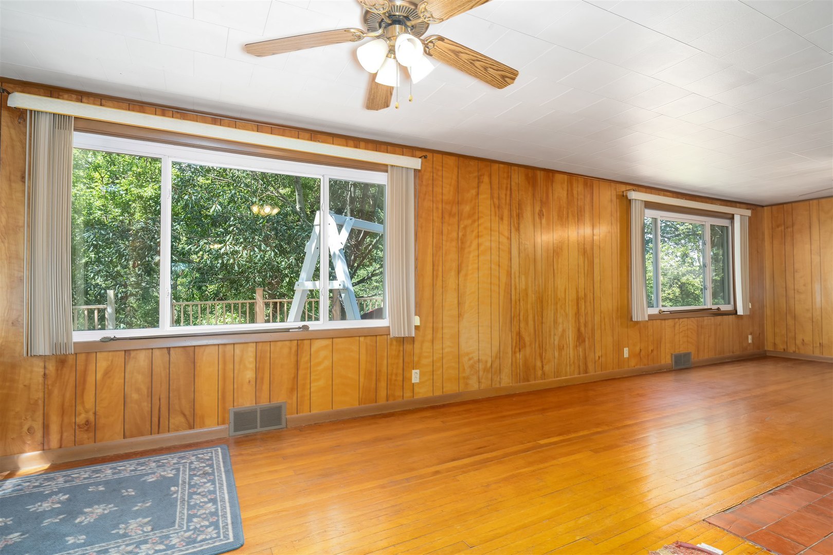 19097 N 1330 East Road, Pontiac, IL 61764