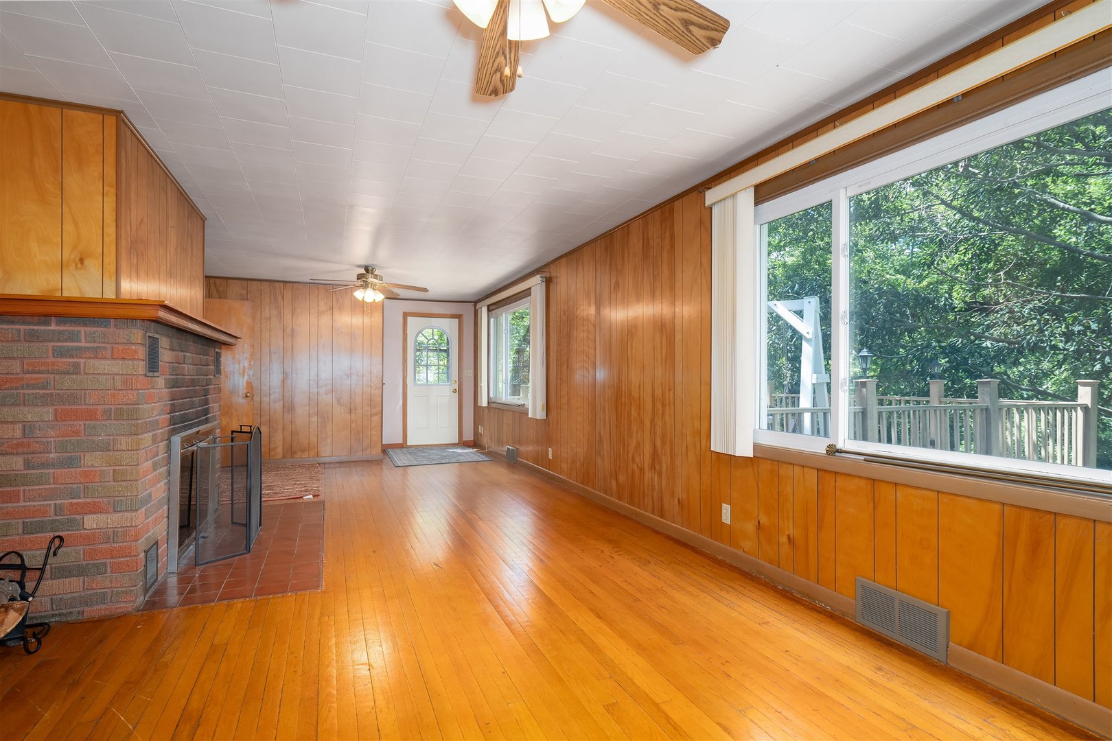 19097 N 1330 East Road, Pontiac, IL 61764