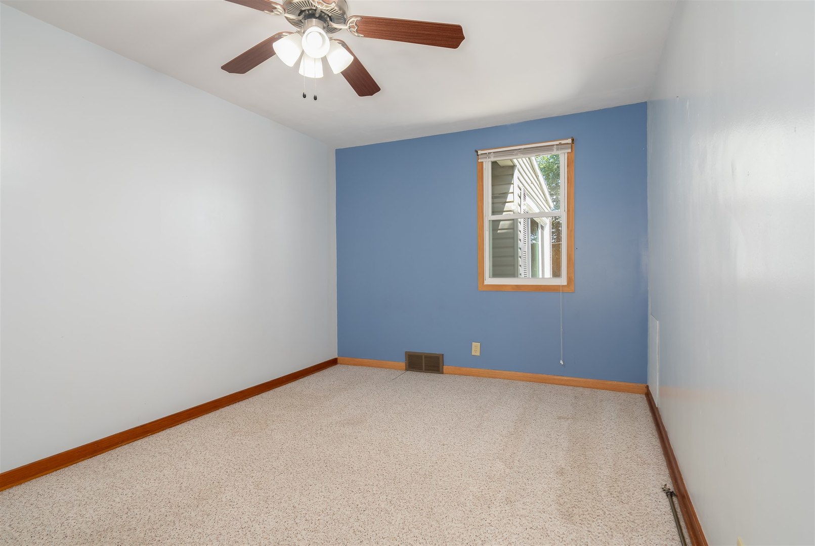 19097 N 1330 East Road, Pontiac, IL 61764