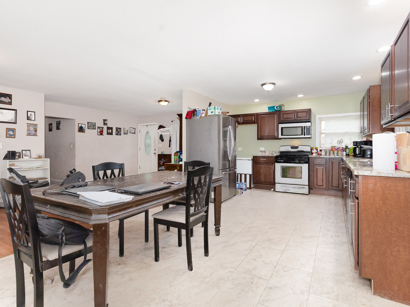 325 Greencrest Drive, Bolingbrook, IL 60440