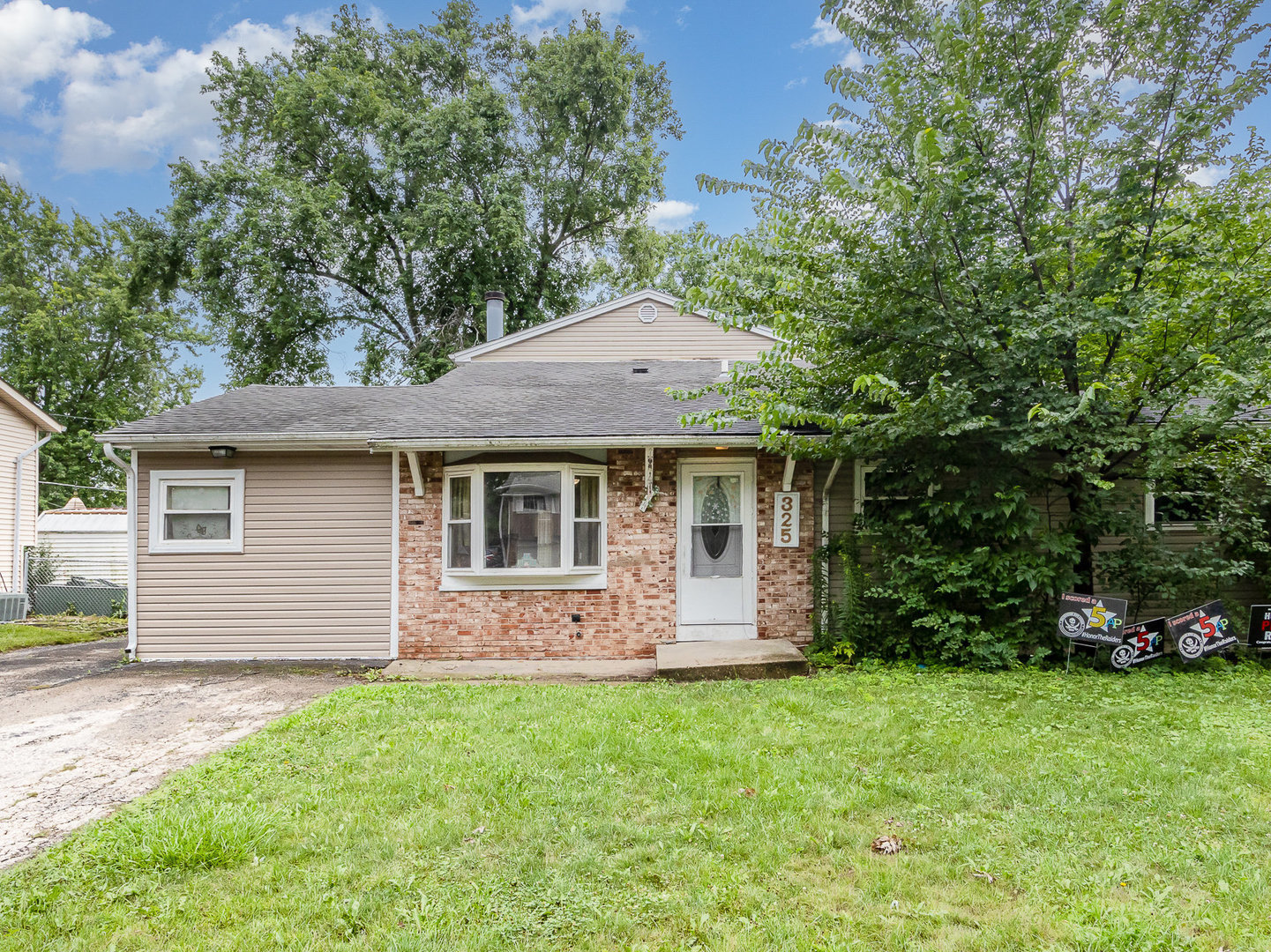 325 Greencrest Drive, Bolingbrook, IL 60440