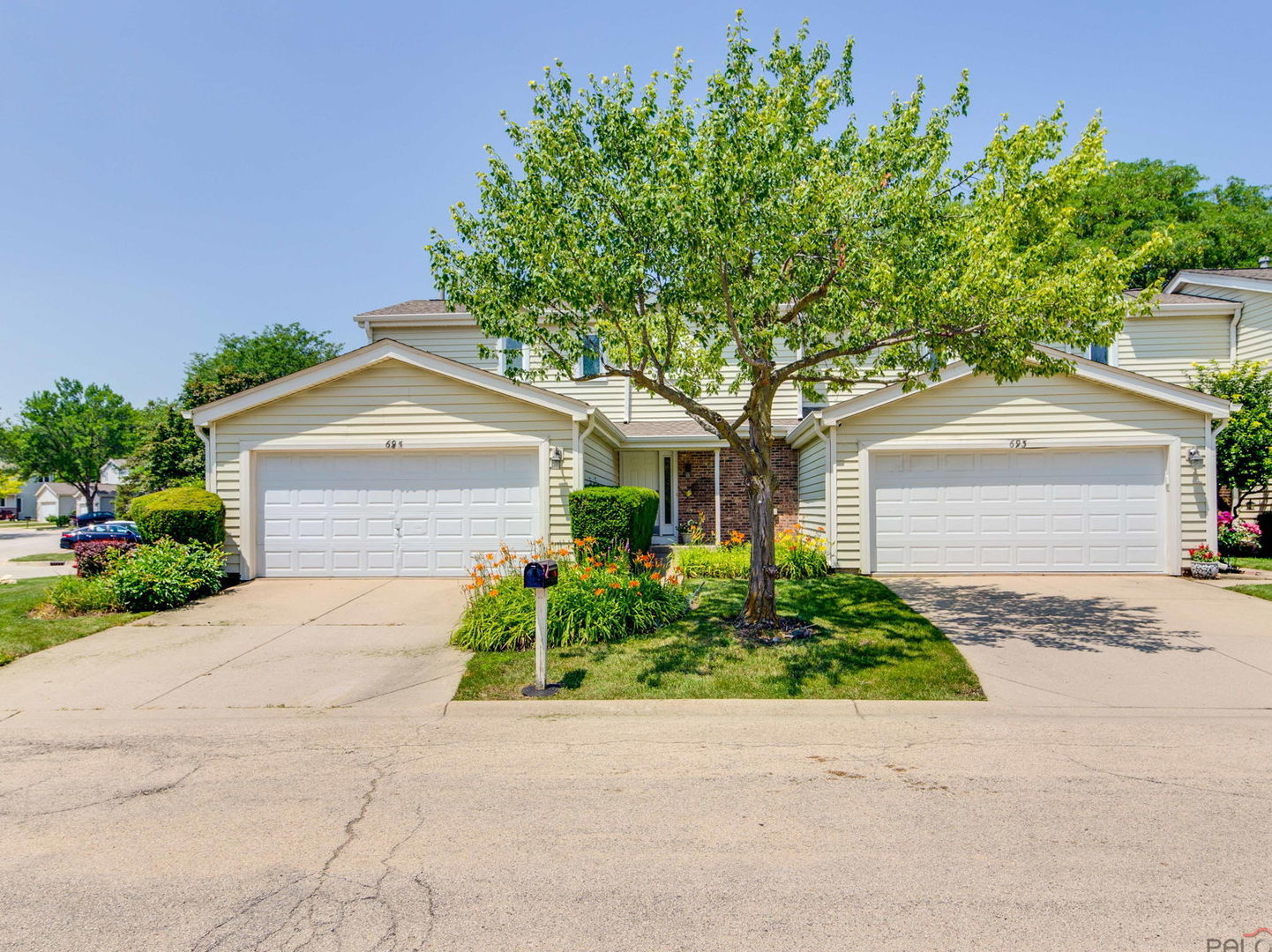 695 London Square, Hoffman Estates, IL 60169