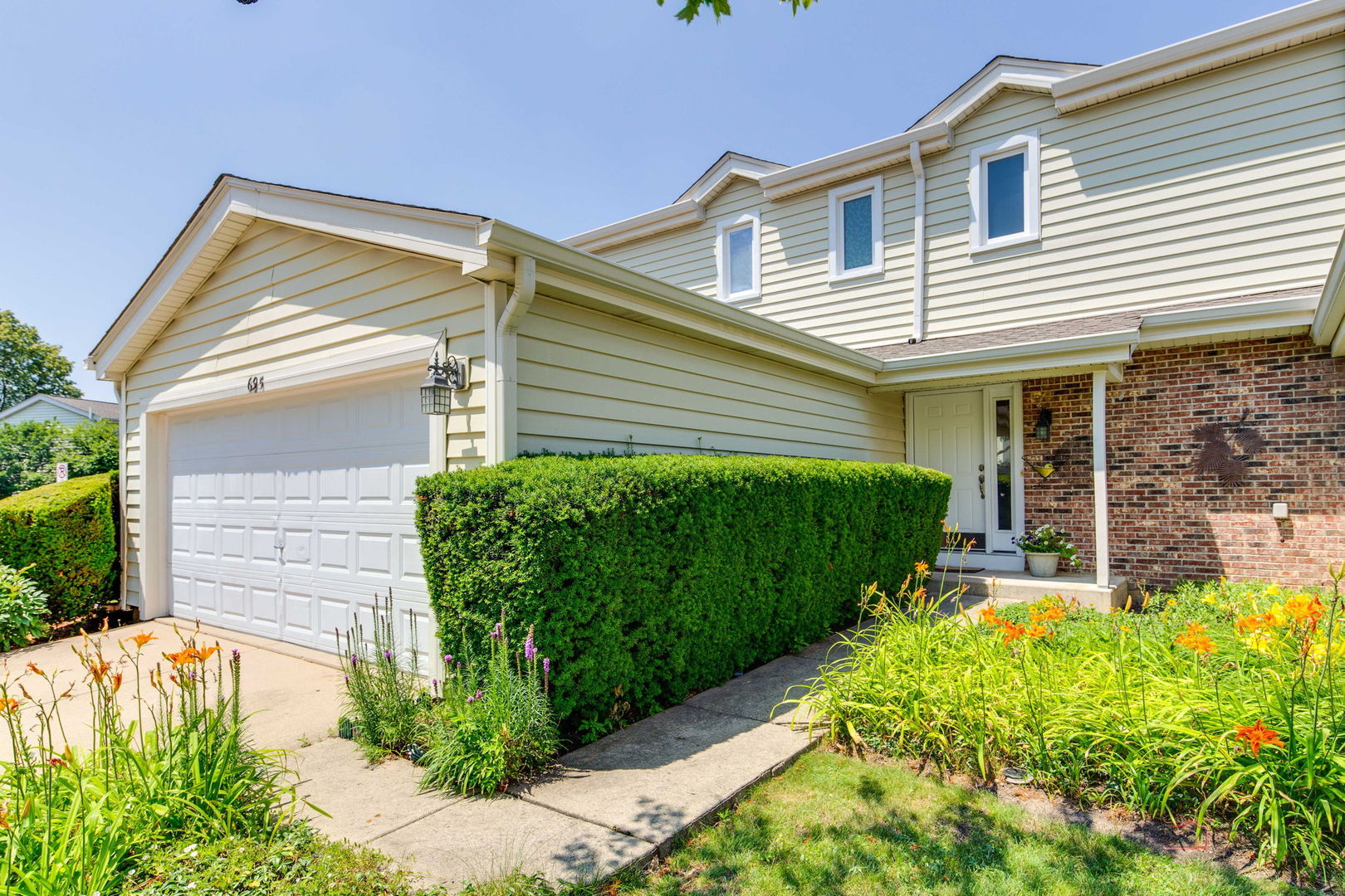 695 London Square, Hoffman Estates, IL 60169
