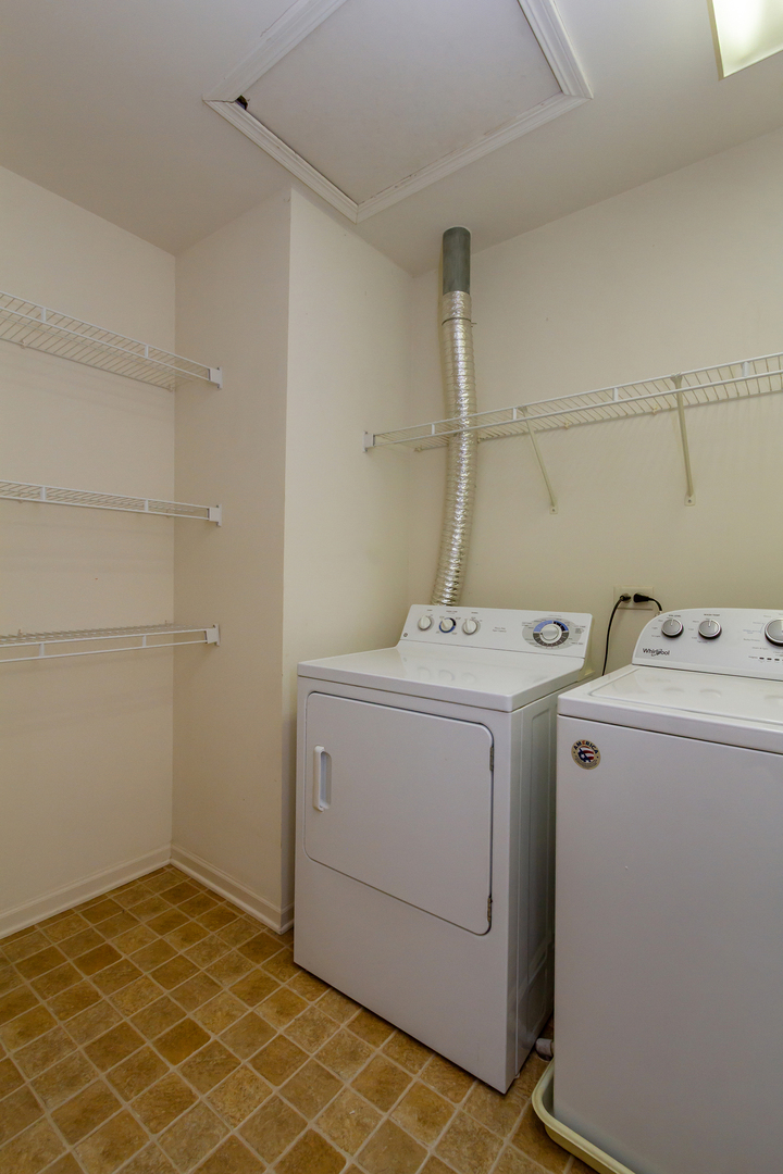 533 TELLURIDE Drive, Gilberts, IL 60136