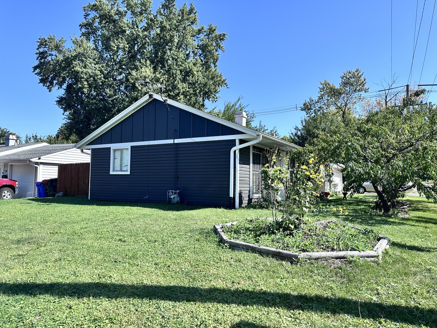 57 Robin Road, Carpentersville, IL 60110