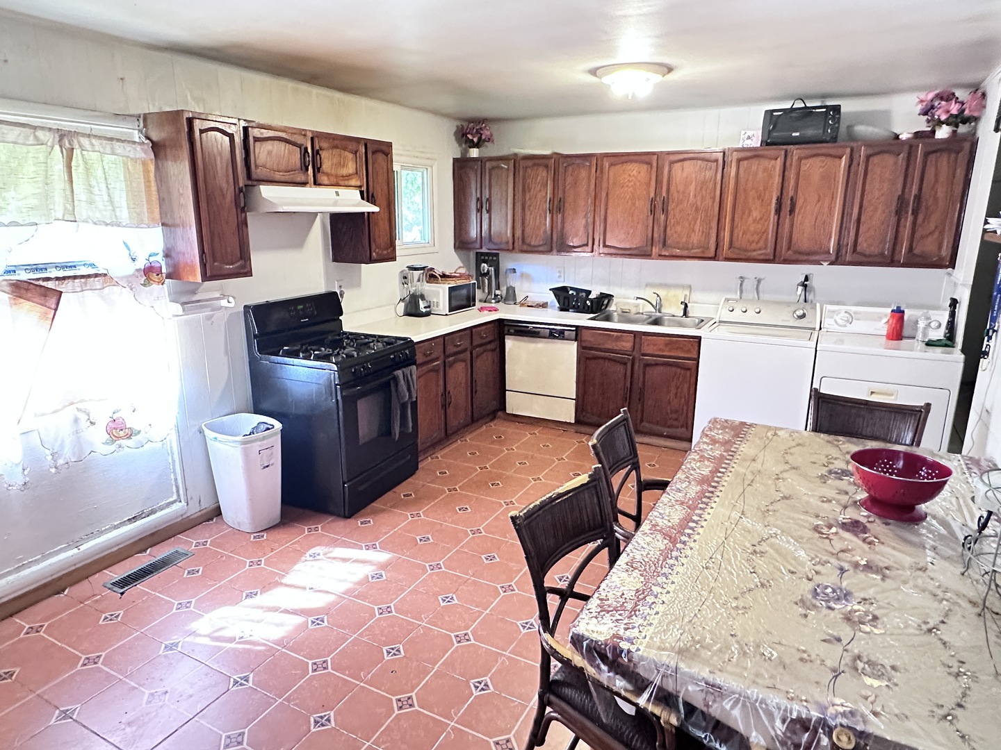 57 Robin Road, Carpentersville, IL 60110
