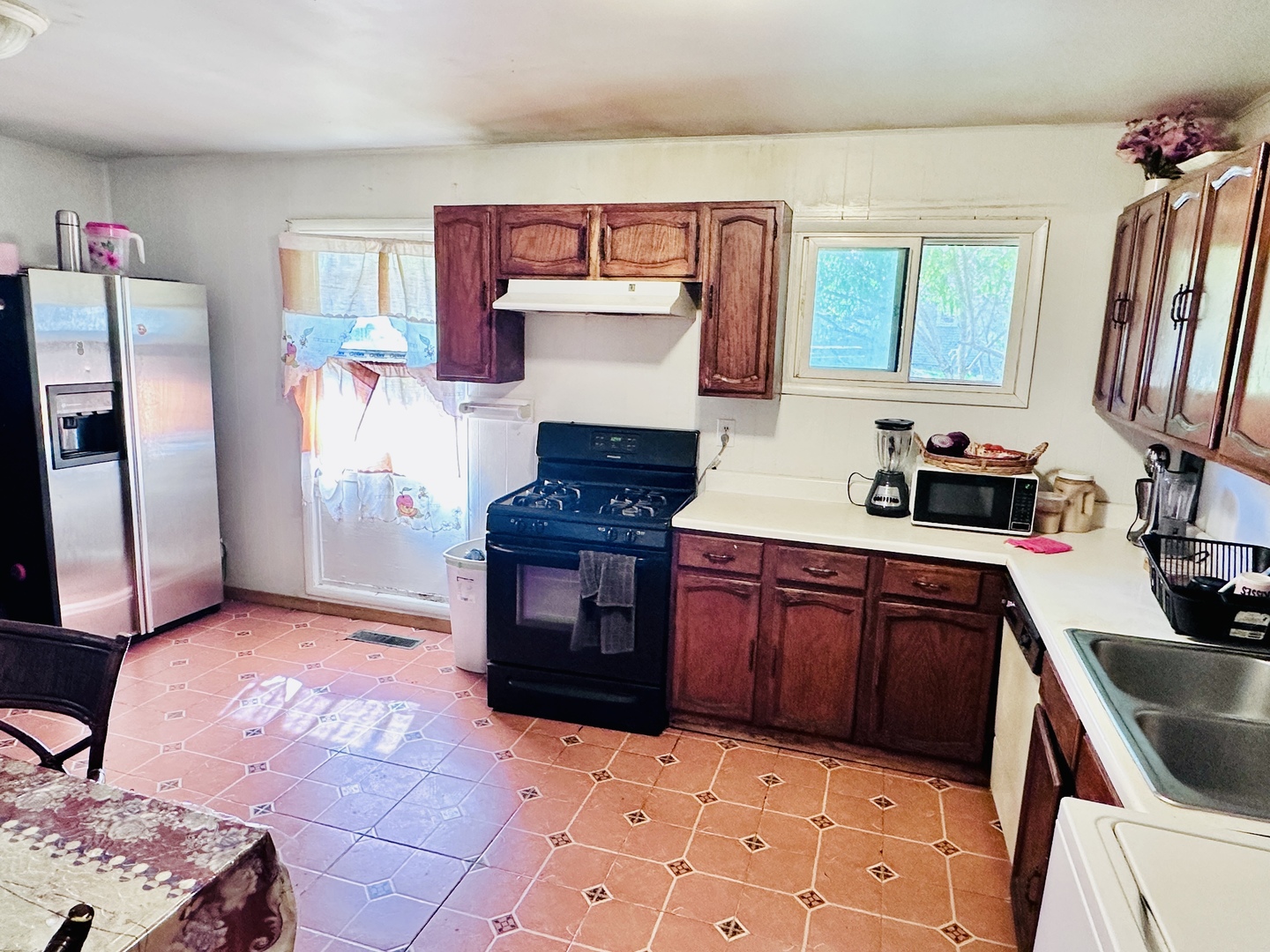 57 Robin Road, Carpentersville, IL 60110
