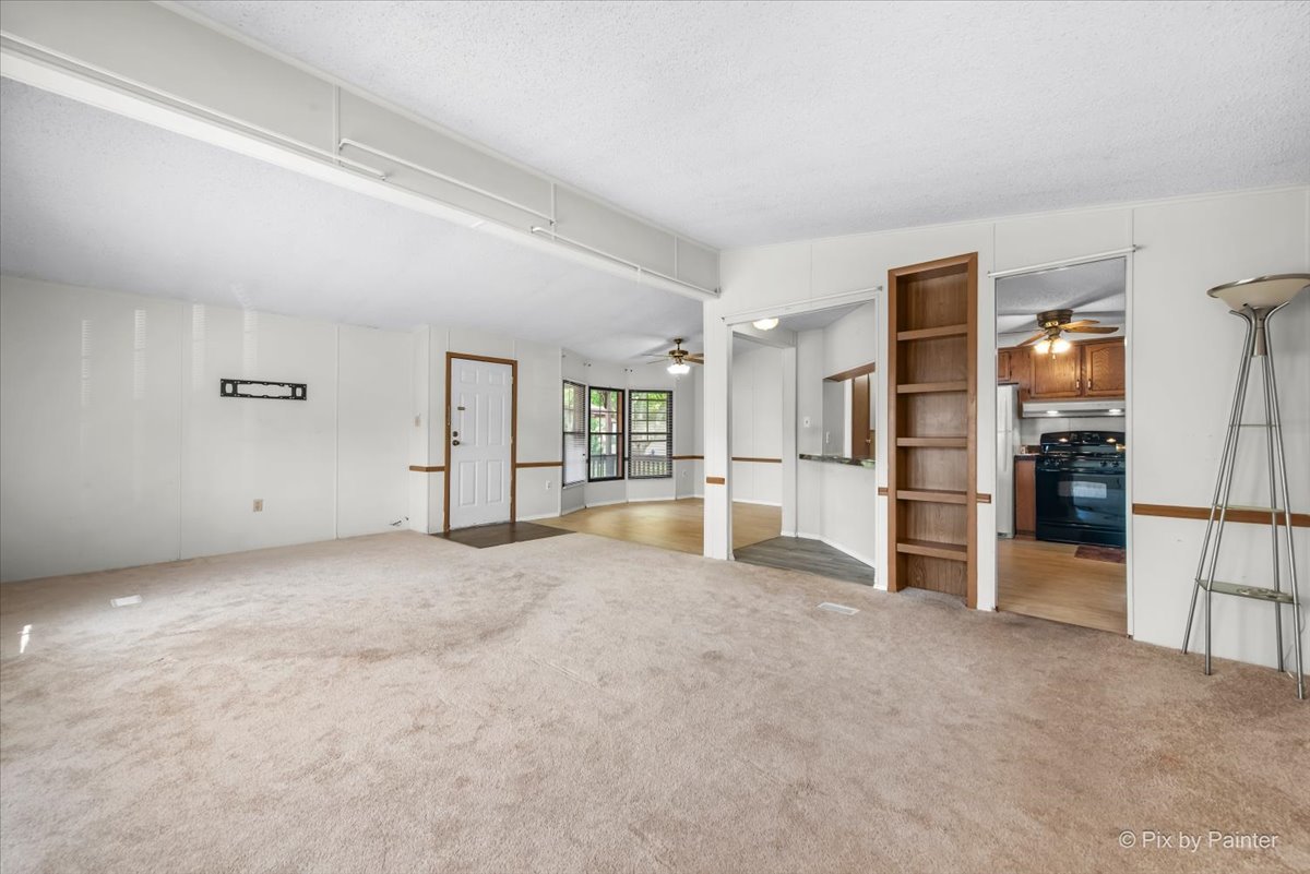900 Rodney Lane, Elgin, IL 60120
