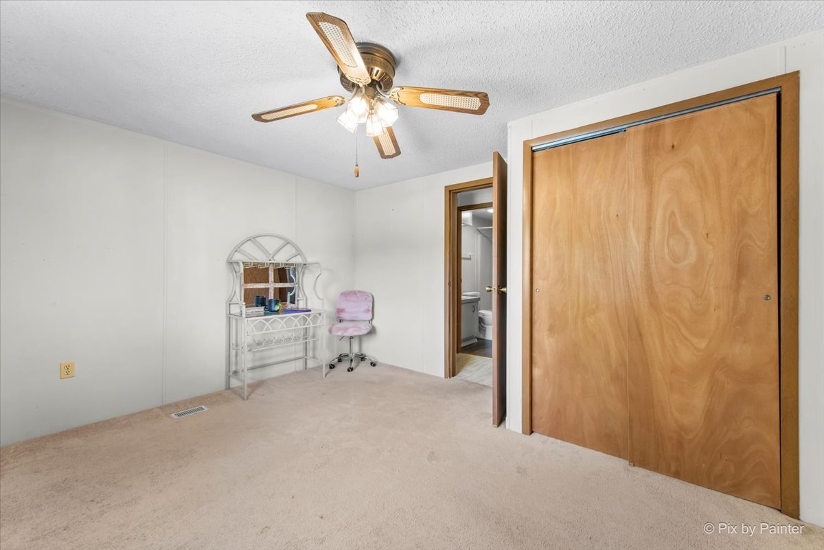 900 Rodney Lane, Elgin, IL 60120
