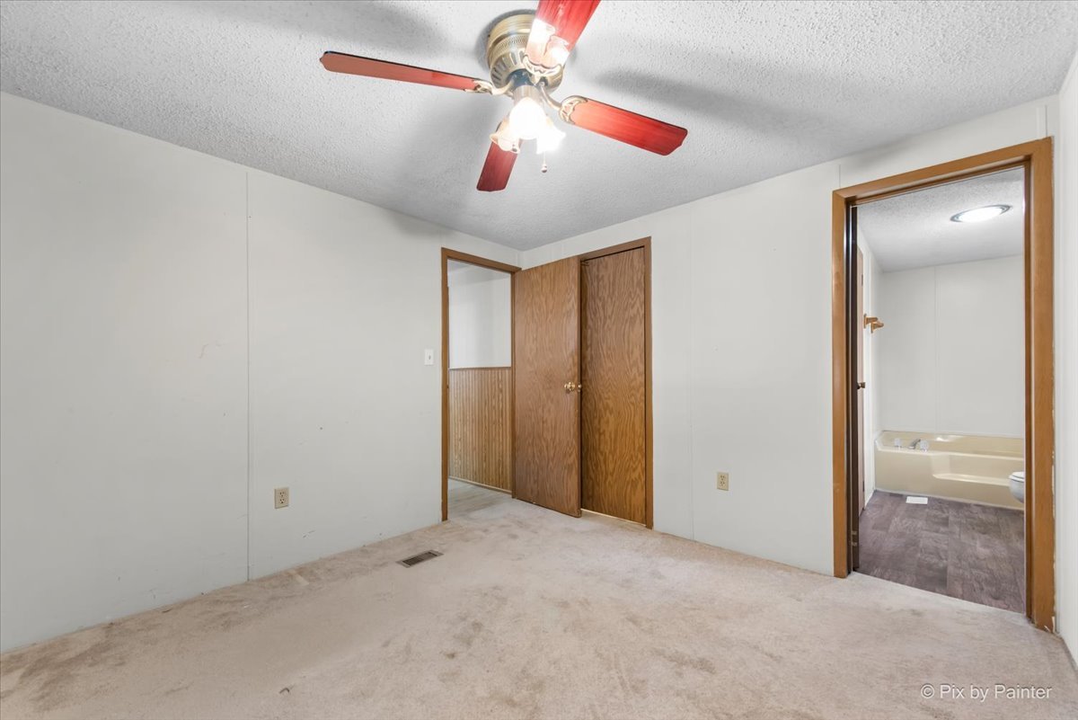 900 Rodney Lane, Elgin, IL 60120
