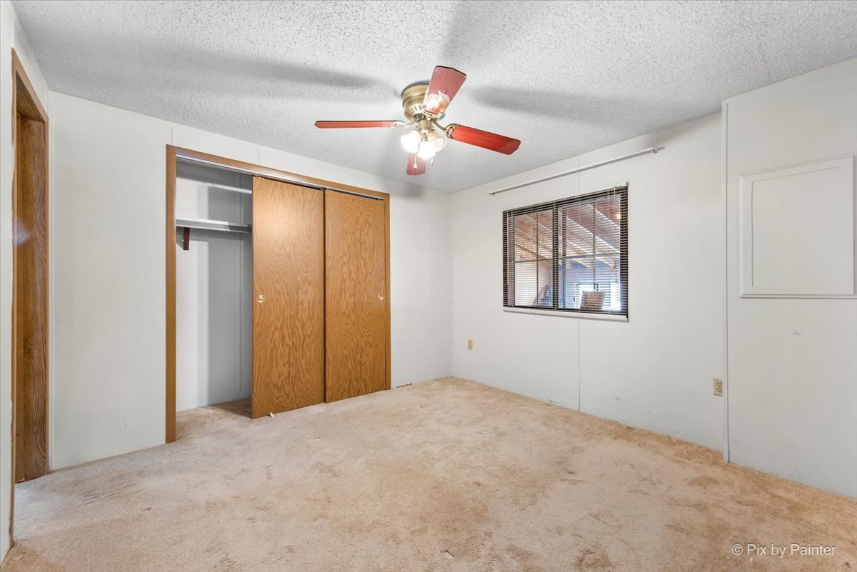 900 Rodney Lane, Elgin, IL 60120