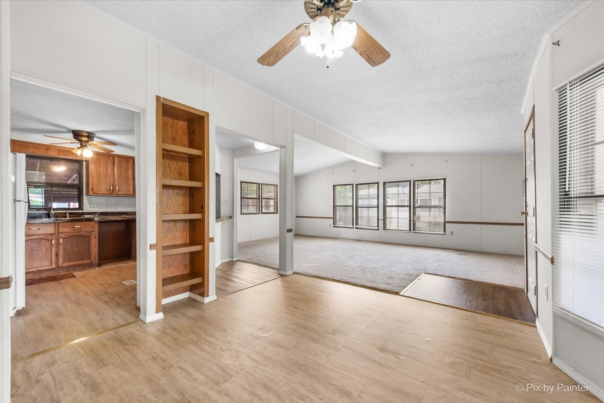 900 Rodney Lane, Elgin, IL 60120