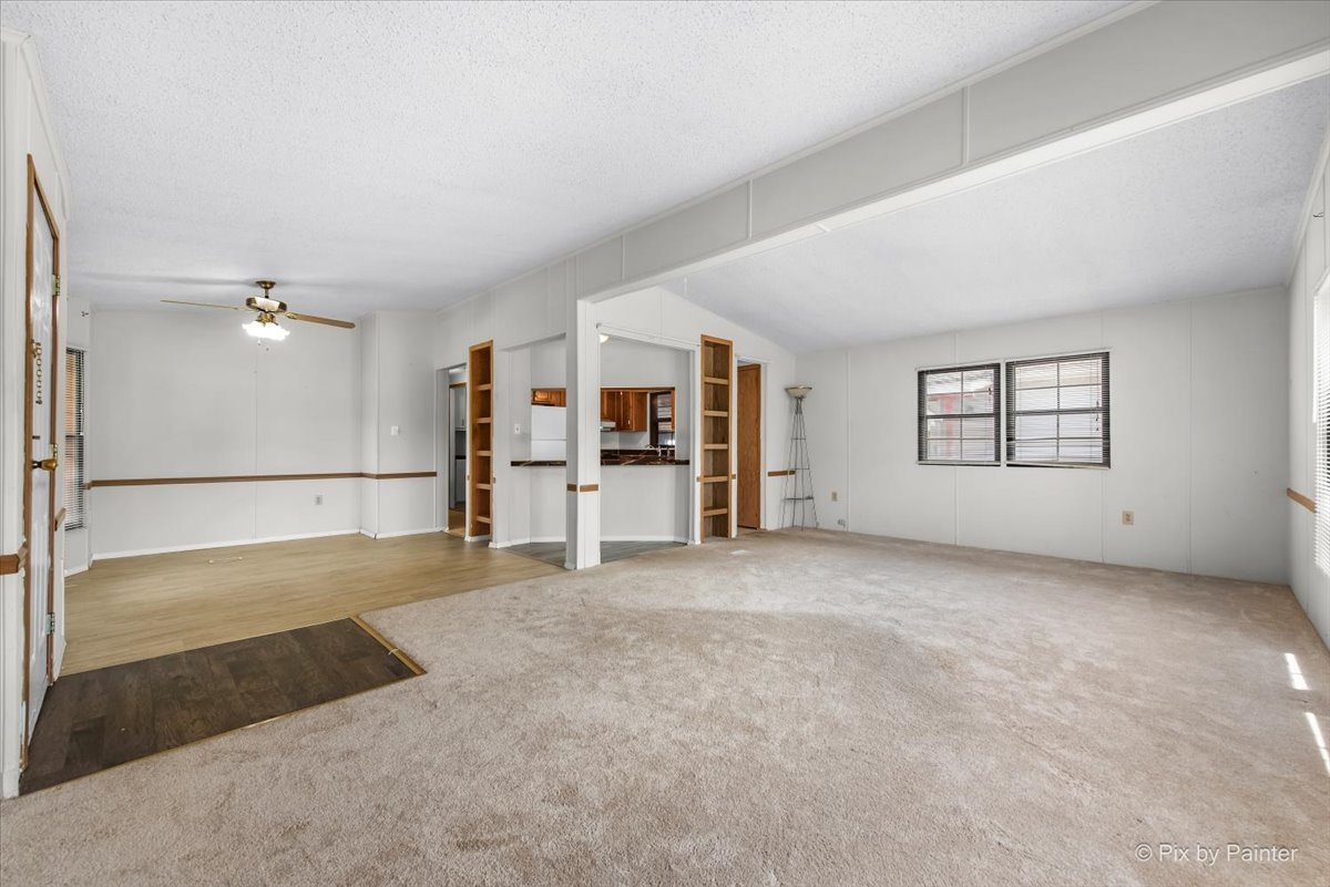 900 Rodney Lane, Elgin, IL 60120