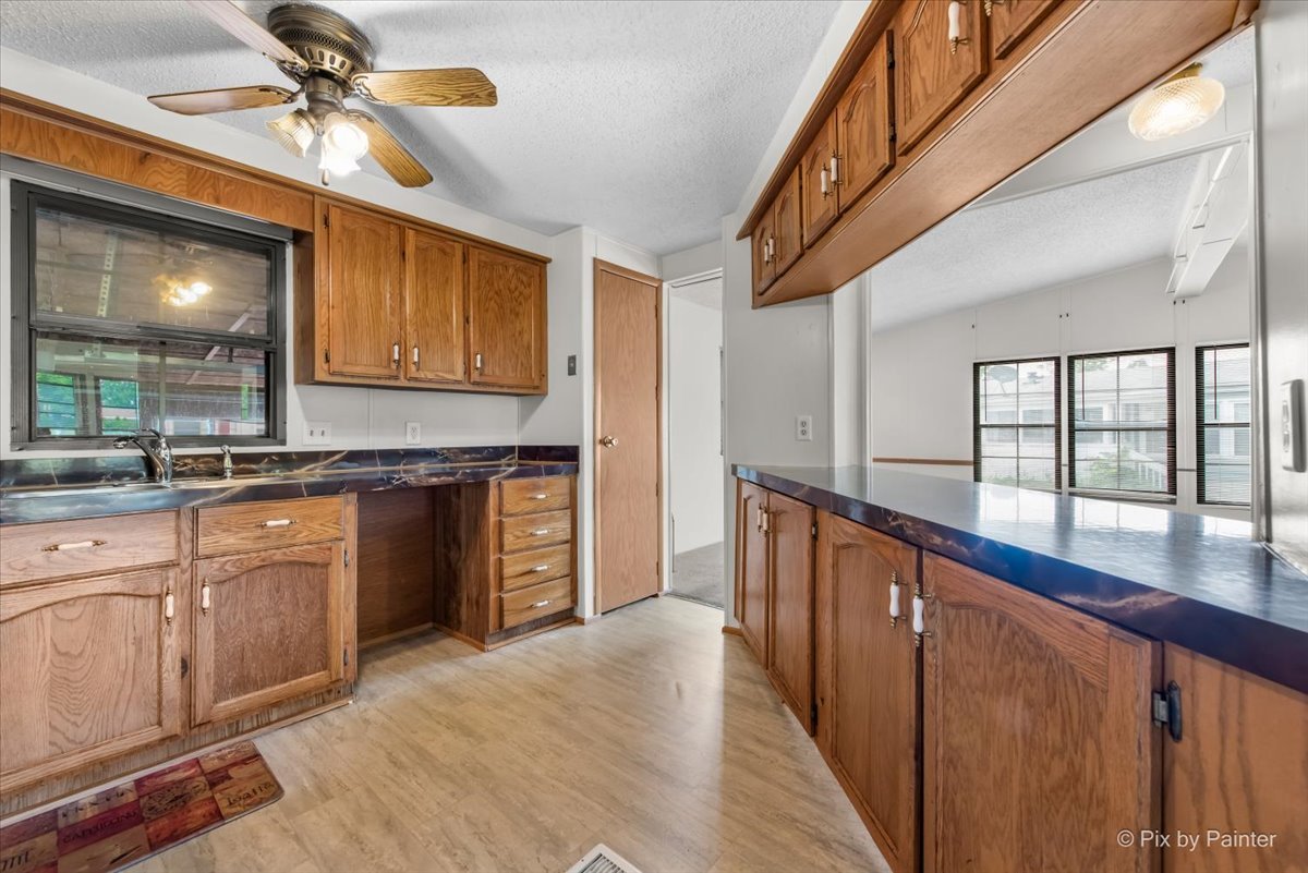 900 Rodney Lane, Elgin, IL 60120
